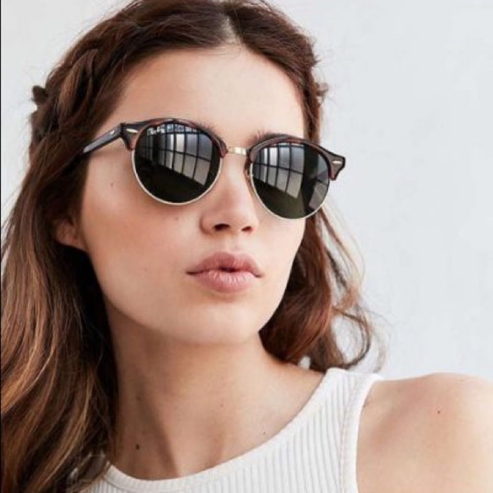 Ray-Ban Sunglasses “Clubround” RB4246